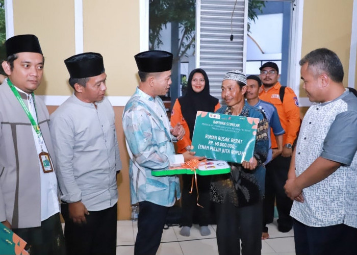 Bupati Bandung Serahkan Bantuan Rp25,5 Miliar Kepada Warga Terdampak Gempa Bumi Kertasari 