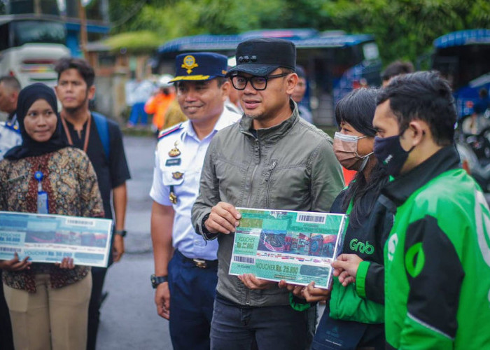 Pengemudi Ojol dan Sopir Angkot di Kota Bogor Terima Voucher BBM Rp600 Ribu