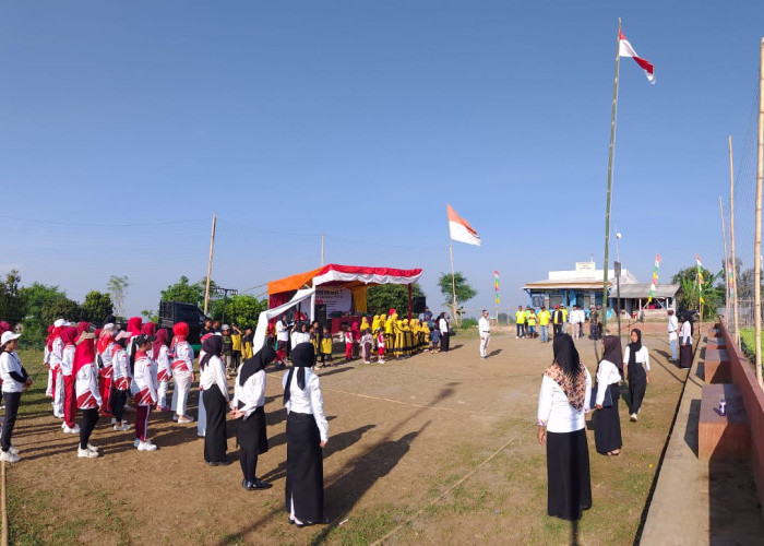Kesederhanaan Tidak Mengurangi Kehidmatan Upacara HUT RI ke-80 di RW 06 Desa Padaasih Kabupaten Bandung Barat