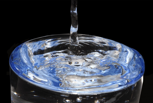4 Manfaat Minum Air Hangat ketika Bangun di Pagi Hari