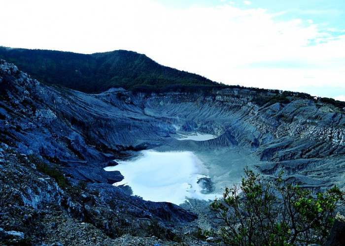 Keindahan yang Menakjubkan: Menjelajahi 5 Gunung Dekat Cimahi yang Memikat Hati!