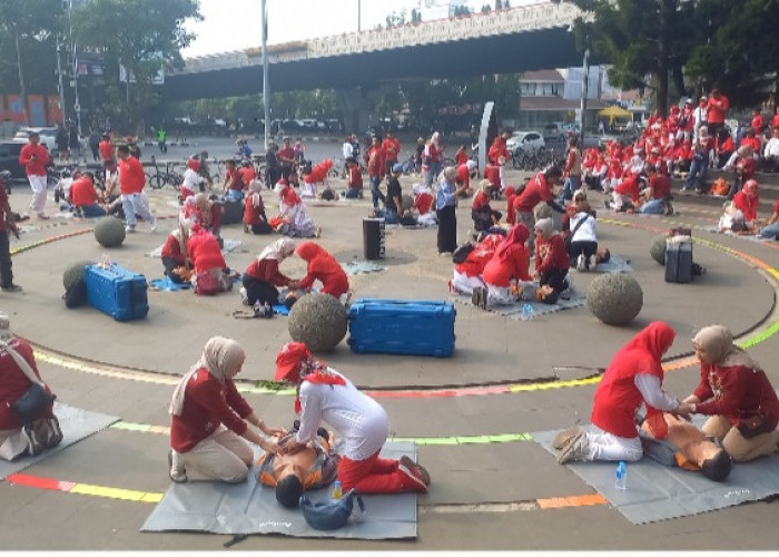 Belajar Menyelamatkan Nyawa di Dago, IPAI Jawa Barat Ajarkan Bantuan Hidup Dasar