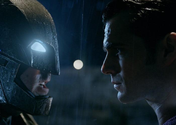 Sinopsis Batman v Superman: Dawn of Justice, Kala 2 Superhero Kena ‘Adu Domba’ Penjahat Manipulatif