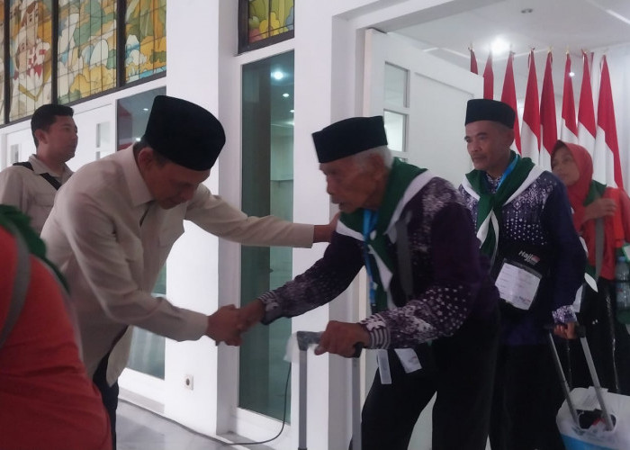 Sanusi Jemaah Calon Haji Asal Kabupaten Bogor Berumur 100 Tahun