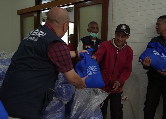 BRI Regional Office 9 Bandung Gandeng Yayasan dan Pesantren Salurkan Bantuan Sembako bagi Masyarakat 