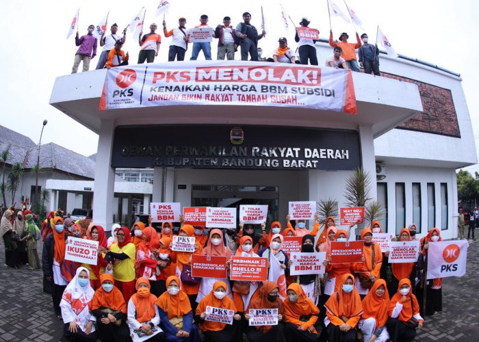PKS KBB Geruduk Gedung DPRD, Protes Kenaikan Harga BBM