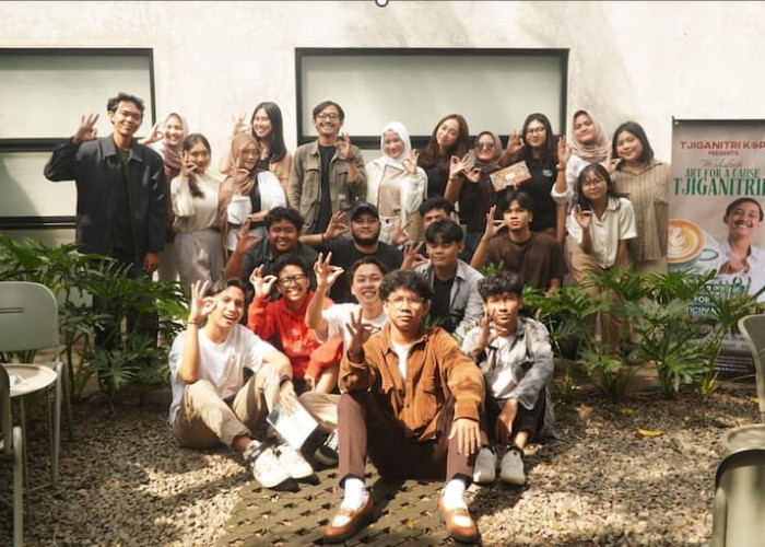 Workshop Latte Art Gratis: Mahasiswa Ilmu Komunikasi Telkom Gelar Pelatihan Bagi Pemuda di Tjiganitri Coffee