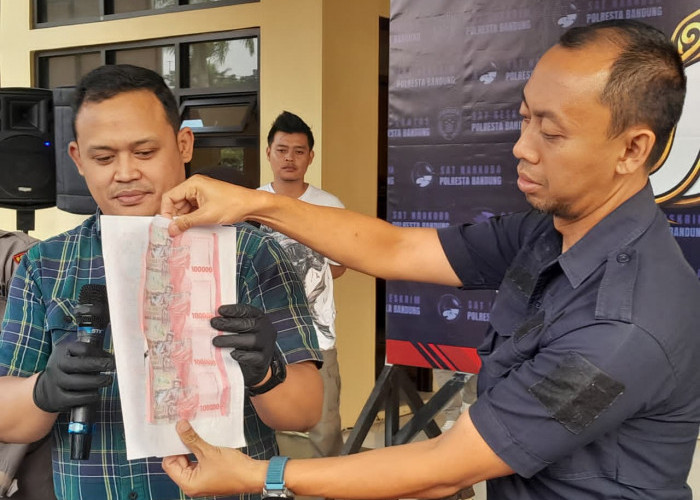 Polisi Bongkar Tempat Produksi Uang Palsu di Ciparay Bandung, Amankan Barbuk Rp 300 Juta