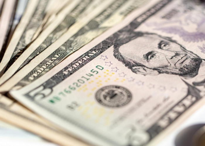 Harga Dolar Hari Ini: Rupiah Masih Bertahan di Level Rp17.200–Rp17.300