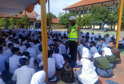 Edukasi Tertib Lalin, Siswa SMA Negeri 1 Cicalengka Dilarang Pakai Motor ke Sekolah 