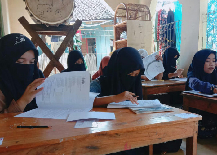 Miris! Puluhan Siswa di SDN Sukamulya 02 Ujian Sekolah di Musala