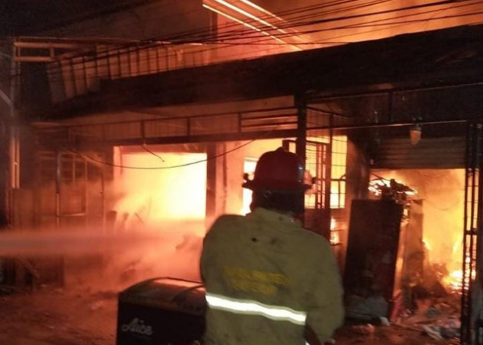 Diduga Akibat Konsleting Listrik, 2 Kios Terbakar di Pasar Ciseeng
