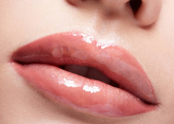 5 Cara Membuat Bibir Lebih Glossy