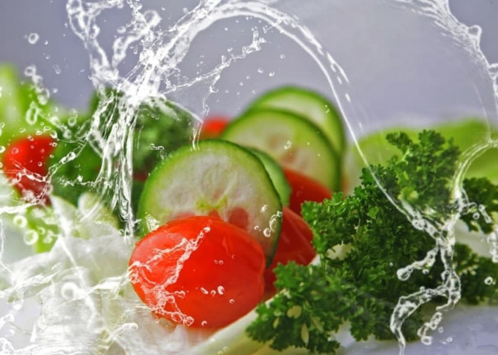 11 Cara Mencuci Buah dan Sayur untuk Salad yang Baik dan Benar