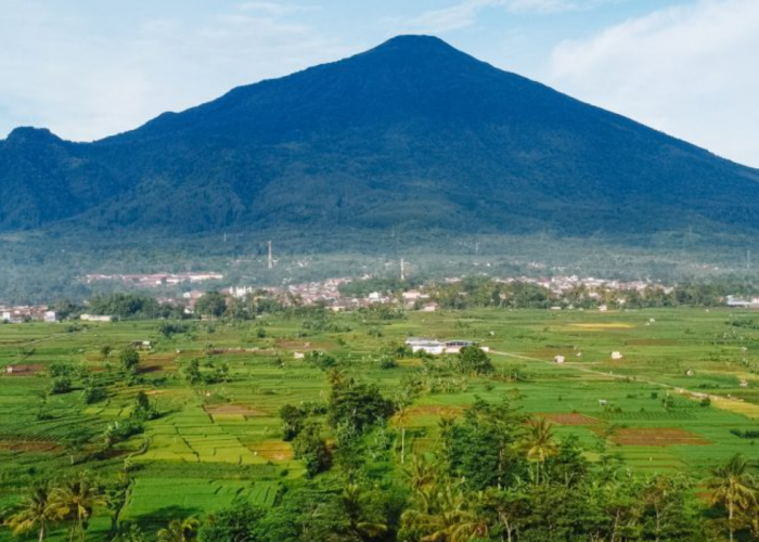 7 Fakta Menarik Gunung Ciremai Sang Atap Jawa Barat