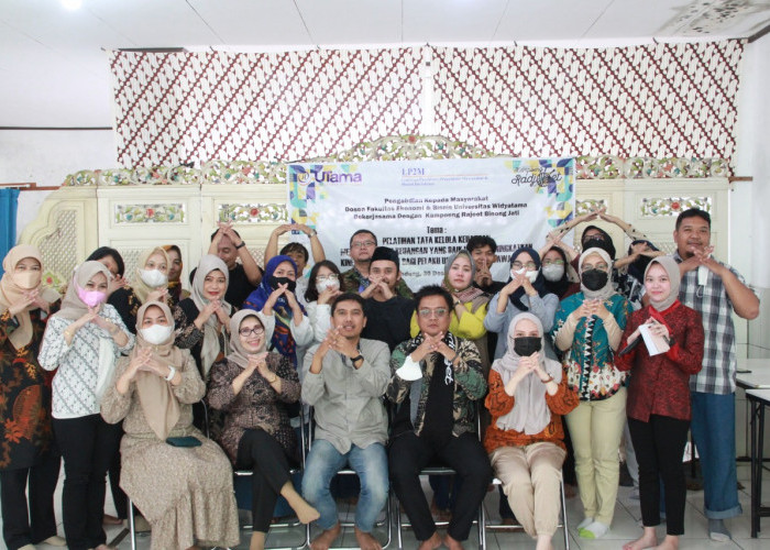 Penguatan Tata Kelola Keuangan UMKM di Kampoeng Rajoet Bandung