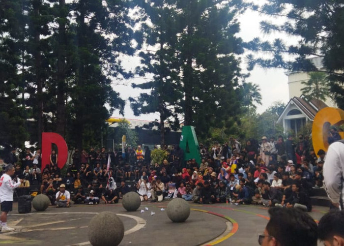 Aksi Massa Aliansi Buruh Bandung Raya, Peringati May Day 2024 di Taman Cikapayang   