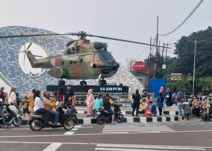 Ramai Masyarakat Foto di Tugu Helikopter, Pemkab Bogor Ungkap Alasan Tak Sediakan Lahan Parkir