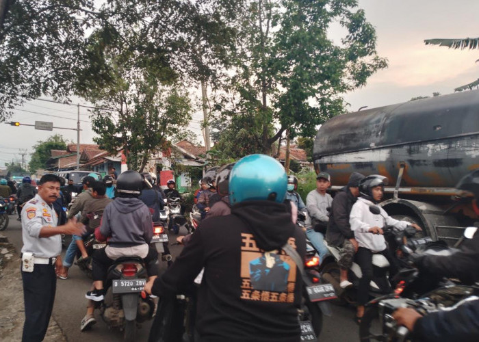 Kecelakaan di Jalan Raya Pangalengan Bandung Sebabkan Macet Ratusan Meter, Supir Diduga Lalai 