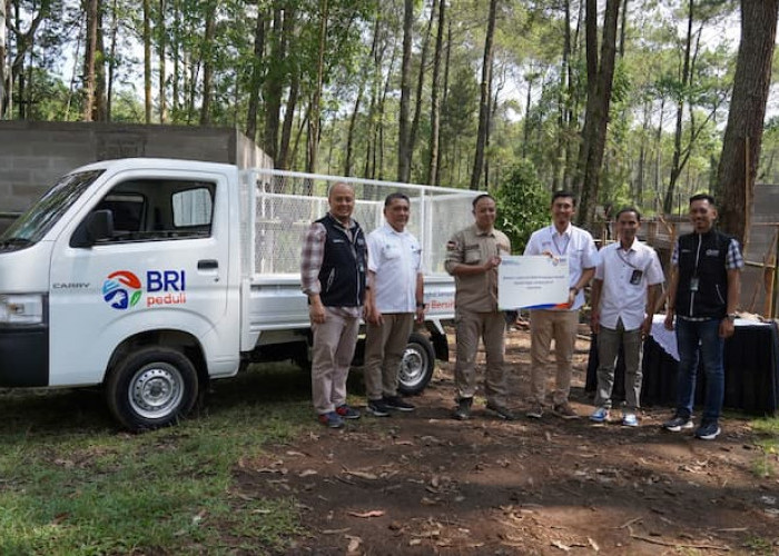 BRI Peduli Bantu Pengelolaan Sampah untuk Wujudkan Lingkungan Bersih di Desa Cikole, Lembang   