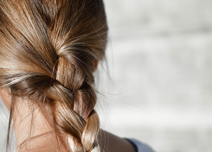 9 Tips Merawat Rambut dengan Bahan Alami untuk Rambut Sehat dan Bersinar!   