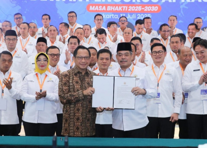 Mendagri Lantik Pengurus APKASI, Kang DS: Kami Siap Dukung Visi Indonesia Emas 2045 