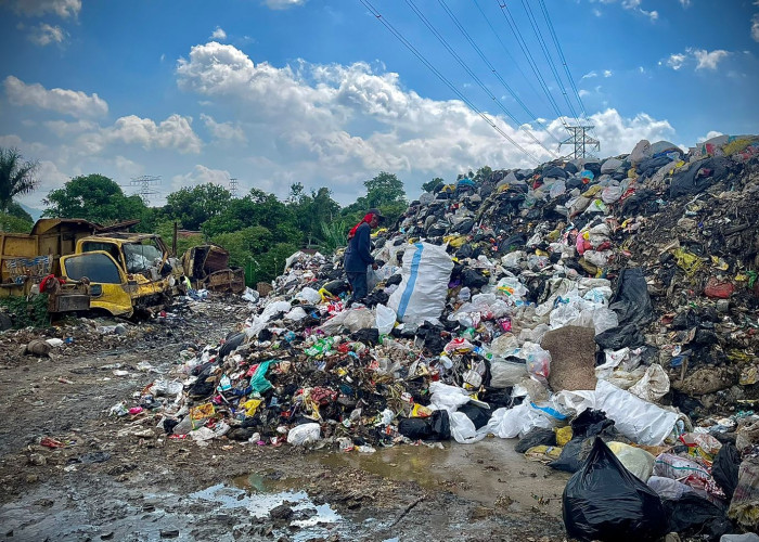 Imbas TPA Sarimukti Bermasalah, 60 Ton Sampah di Bandung Barat Menumpuk