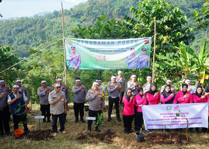 Sambut Hari Bhayangkara Ke 78, Polresta Bandung Tanam Ribuan Pohon