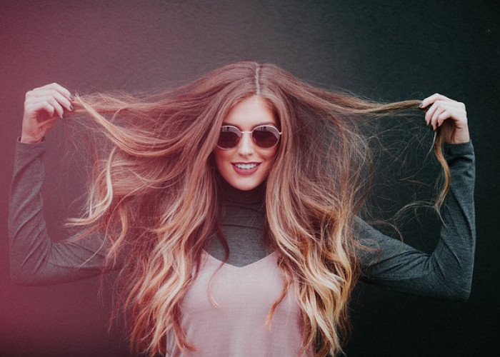  14 Tips Mengatasi Rambut Rontok: Solusi Alami dan Perawatan yang Tepat
