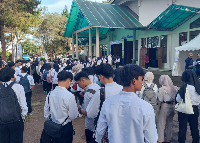 Ribuan Pencari Kerja Padati Job Fair Disnakertrans KBB