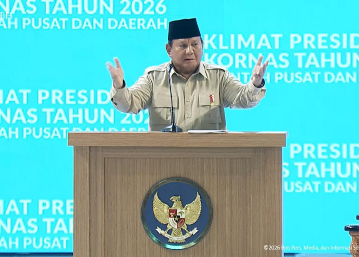 Presiden Prabowo: Kalau saya naik ke Hambalang, Spanduk, Spanduk, Spanduk