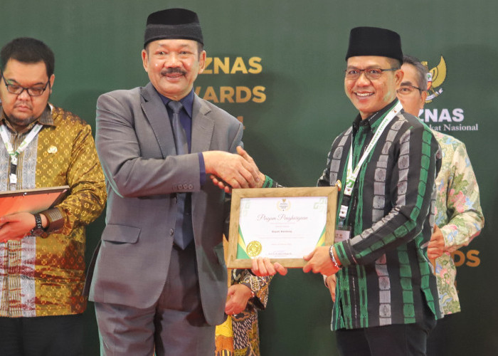 Mantap! Dadang Supriatna Dinobatkan Jadi Kepala Daerah Pendukung Pengelolaan Zakat Terbaik di Indonesia 