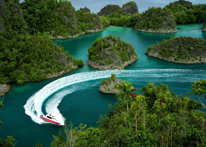  8 Tempat Wisata di Papua Paling Indah dan Damai