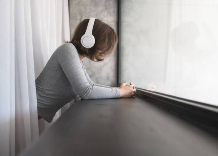 7 Dampak Negatif Sering Mendengarkan Lagu Galau, Bisa Membuat Depresi dan Energi Menurun