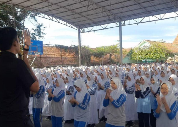 Kegiatan Pembiasaan SelaSih SeGar (Selasa berSih dan Senam buGar)