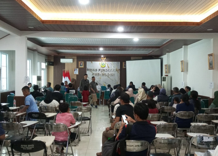 Wali Murid di Kabupaten Bogor Keluhkan Server SPMB