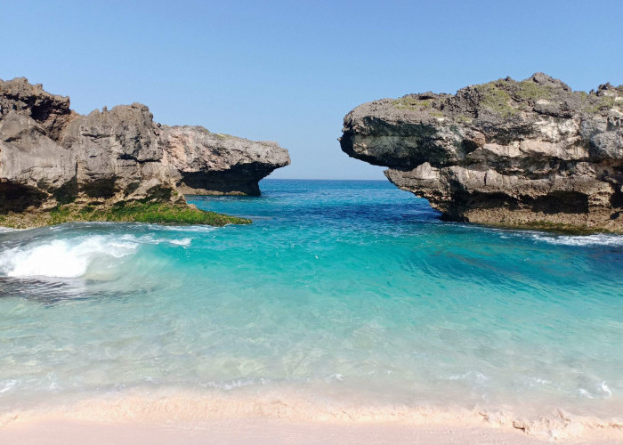 10 Pantai Terindah di Indonesia, Harus Banget Kesini!