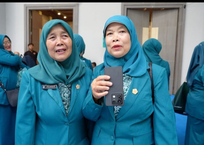 Dua Kader PKK Kabupaten Bandung Raih Penghargaan Adhi Bakti Utama pada HKG PKK Ke-53 Samarinda