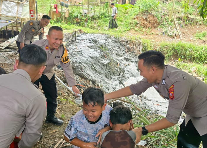 Tak Ada Lagi Kekeringan, Masyarakat Desa Tapos Bisa Nikmati Air Sumur yang Dibuat Polres Bogor