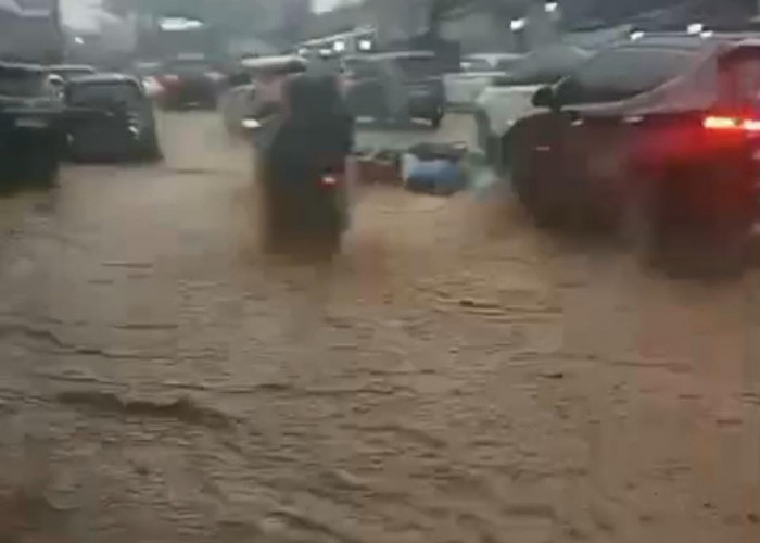 Banjir di Jembatan Gadog Puncak Bogor, Polisi: Pengendara Harus Waspada