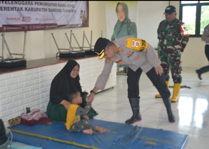 Pastikan Keselamatan Warga Terdampak, Polresta Bandung Tinjau Lokasi Banjir