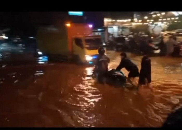 Hujan Deras, Banjir Terjang Wilayah di Bandung Selatan: Puluhan Rumah Terendam 