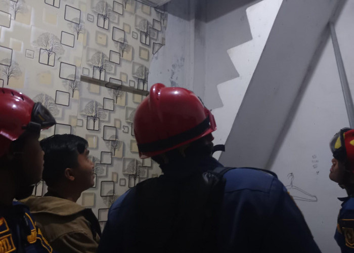 Rumah Terbakar di Karadenan Akibat Orang Gangguan Mental