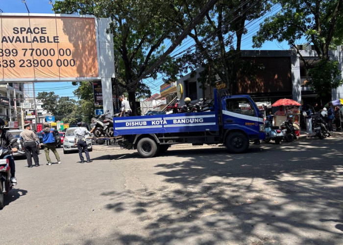 Dishub Kota Bandung Tilang 31 Kendaraan dalam Operasi Tindak Parkir Liar di 8 Ruas Jalan