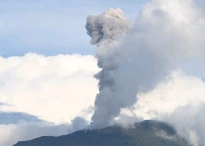 Gunung Ibu di Halmahera Barat Alami Dua Kali Erupsi, Warga Diminta Waspada