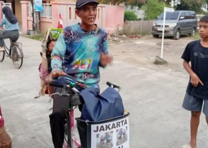 Penuhi Nazar, Kapolresta Bandung Berikan Sepeda Motor Kepada Pemudik Berkendara Sepeda Ke Tegal