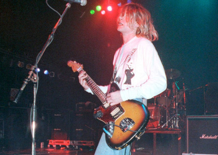 Pengen Kaya Kurt Cobain? Inilah Gitar Fender Jaguar yang Digunakan Kurt Cobain di Masa Jayanya