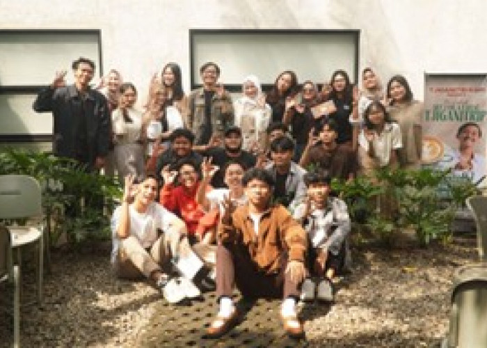 Workshop Latte Art Gratis: Mahasiswa Ilmu Komunikasi Telkom Gelar Pelatihan Bagi Pemuda di Tjiganitri Coffee