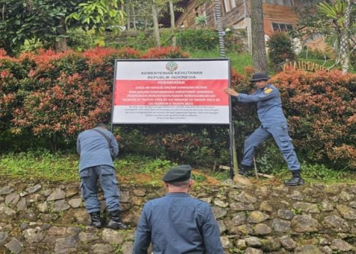 Kemenhut Pasang Plang Pengawasan terhadap 15 Villa Ilegal di Kawasan Hulu DAS Cisadane