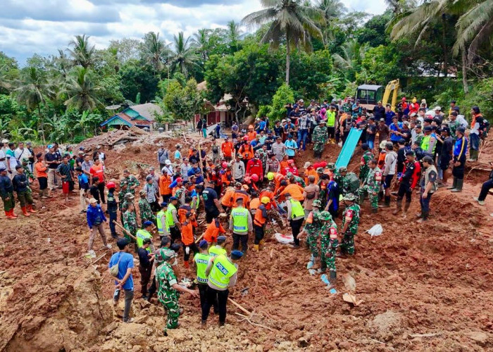 Pencarian Korban Longsor Cibeunying Cilacap Terus Dilakukan, 6 Korban Ditemukan di Hari Ketiga